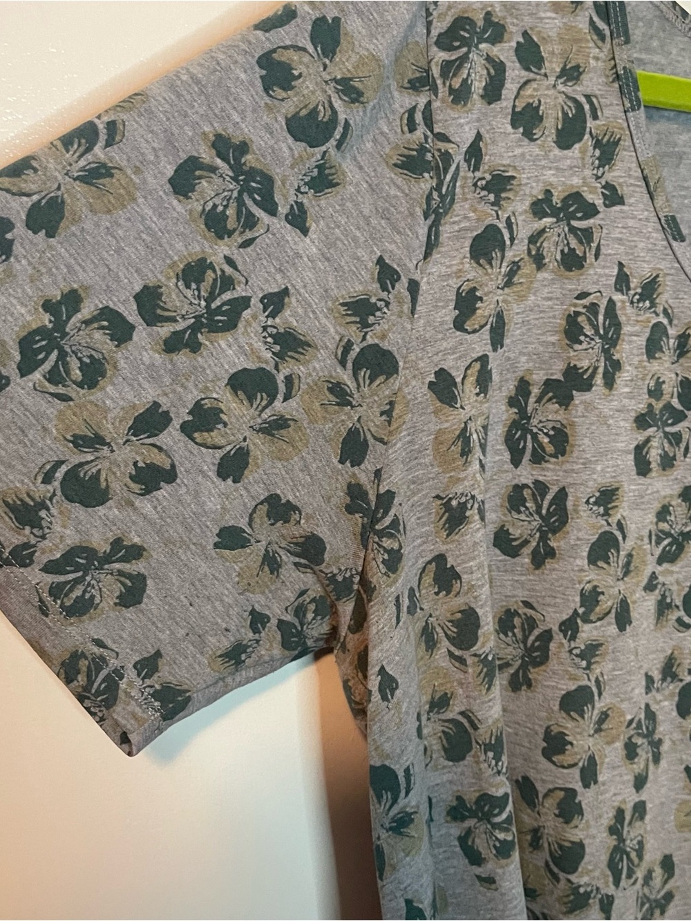 Lularoe 3XL Four Leaf Clover Top #23 - Picture 3 of 7